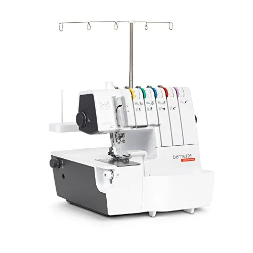 Bernette b48 Funlock Nähmaschine - Vielseitige Nähmaschine für 2-, 3-, 4- und 5-Faden-Nähte, ideal für kreative Projekte mit stufenlos verstellbarem Differentialtransport.