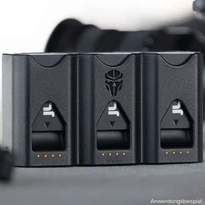 Jupio Pr1me Gear Tri-Charge BLK22 - 3-fach Akkuladegerät - Akkuladegeräte für Kameras, lädt bis zu 3 Akkus gleichzeitig und sorgt für maximale Einsatzbereitschaft Ihrer Kamera.