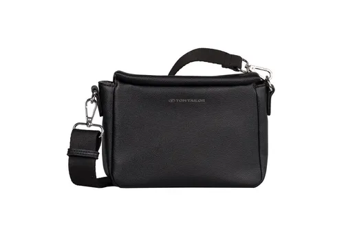 TOM TAILOR Damen Rella Umhängetasche, Black - Sportlicher Stil - Umhängetasche in Schwarz mit Magnetverschluss und praktischem Reißverschlussfach. Ideal für den Alltag, leicht und flexibel tragbar dank verstellbarem Schulterriemen.
