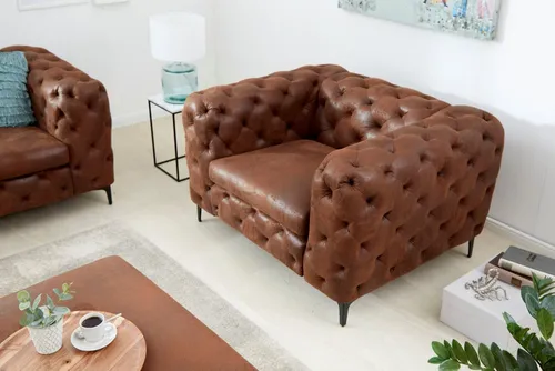 riess-ambiente Chesterfield Sessel MODERN BAROCK 120cm antik braun - Eleganter Chesterfield Sessel mit hochwertigem Microfaser-Bezug und Federkern, ideal für stilvolle Wohnzimmergestaltung. Rundum bezogen, perfekt für die freie Platzierung im Raum.