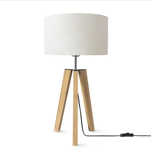 Elegante Dreibein Tischleuchte E27 mit Stoff Lampenschirm - Klassische Tischleuchten aus hochwertigen Materialien wie Holz und Stahl, bieten sanftes Umgebungslicht für ein gemütliches Ambiente in jedem Raum.