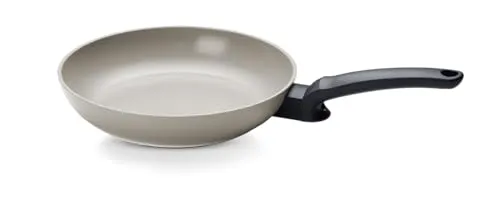 FISSLER Bratpfanne CERATAL EVO CLASSIC 26 cm - Hochwertige Bratpfanne mit Keramikbeschichtung, ideal für Induktionsherde. Antihaft-Eigenschaften sorgen für müheloses Kochen und Reinigen. Durchmesser 26 cm, perfekt für vielseitige Gerichte.