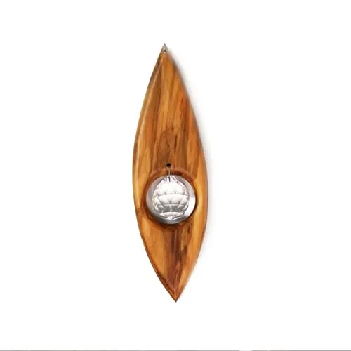 Fensterdeko Surfboard mit Bleikristall – Handgemachtes Holz-Mobile - Stilvolle Fensterdeko Surfboard aus Holz mit Bleikristall, handgefertigt. Perfekt als dekorativer Akzent für Ihr Zuhause oder als Geschenkidee. Größe: 13,5 cm. Ein echter Blickfang für jedes Fenster!