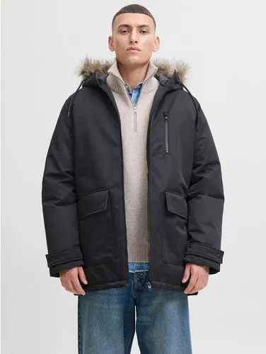 Jack & Jones Parka JJCHARLIE DETACHABLE FAUX FUR PARKA - Stylischer Parka für Herren mit abnehmbarem Kunstfell, ideal für Outdoor-Aktivitäten. Leicht und luftig, bietet er Komfort und Sicherheit für deine Wertsachen. Perfekt für einen lässigen Freizeit-Look!