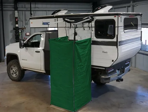 Prime Tech Duschzelt | Blickdicht & Höhenverstellbar für Camping und Outdoor - Zelt für ungestörtes Duschen und Umkleiden, schnell aufbaubar und anpassbar an Fahrzeughöhen – ideal für Camping, Vanlife und Festivals.