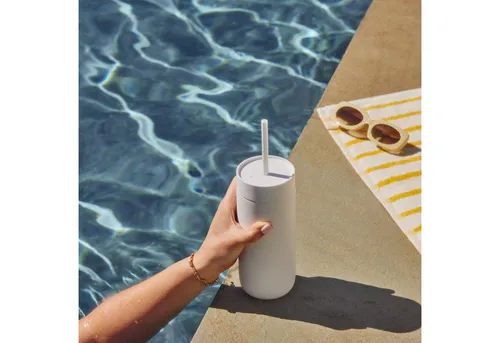 Fellow Carter Cold Trinkbecher - Matte White - Thermobehälter mit 473 ml Fassungsvermögen, ideal für kalte Getränke und stylisches Design in mattem Weiß.