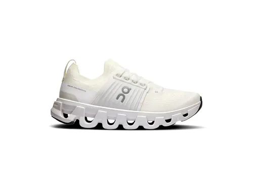 ON Cloudswift 4 WHITE / WHITE - Hochleistungs-Laufschuh - Laufschuhe mit innovativer Dual-Density-Zwischensohle für sanfte Landungen und kraftvolles Abstoßen. Atmungsaktives Obermaterial für optimalen Komfort und frischen Style.