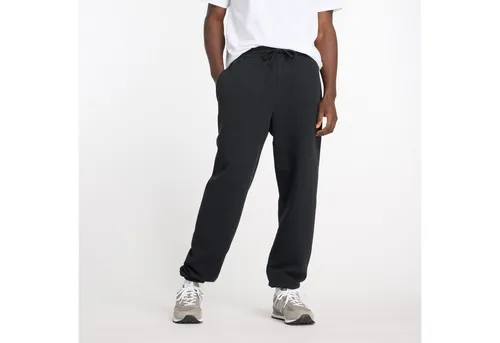 Herren Jogginghose XXL von New Balance - Gemütliche Jogginghose im Relaxed Fit, ideal für Freizeit und entspannte Tage zu Hause, mit praktischem Hosenbund und Kordelzug.