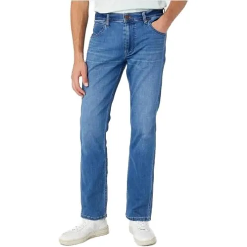 Wrangler Herren-Jeans Greensboro, Regular Fit - Bequeme Jeans für Herren im Regular Fit, ideal für jeden Anlass. Der Greensboro-Schnitt sorgt für klassischen Stil und ganztägigen Komfort. Hochwertige Baumwollmischung, maschinenwaschbar und pflegeleicht.