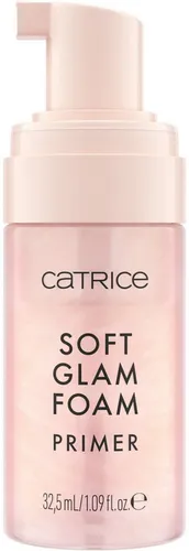 CATRICE Soft Glam Foam Primer 33 ml Nr. 010 - Beyond The Cloud - Luftiger Schaum-Primer für einen strahlenden Glow! Der Catrice Soft Glam Foam Primer 010 verschmilzt sanft mit der Haut und bietet ein frisches Finish. Ideal als Make-up-Grundlage oder allein für einen natürlichen Look.