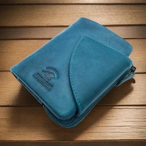 Kompakte Echtleder Geldbörse mit RFID Schutz (Petrol) - Damen-Geldbörse aus hochwertigem, knautschig weichem Rindleder mit RFID-Schutz und praktischem Außenriegel für sichere Aufbewahrung und schnellen Zugriff auf Kleingeld.