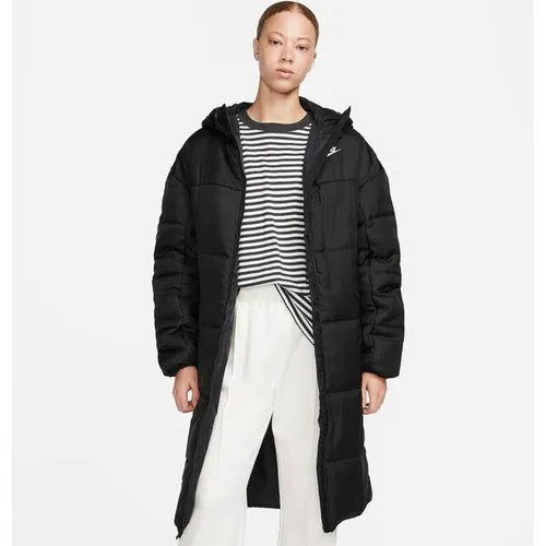 Nike Classic Jacke Black/White XL - Kleidung mit lockerer Passform, bietet ein geräumiges Tragegefühl und sorgt mit Daunenwärme für Komfort und Stil.