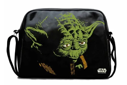 Logoshirt® Star Wars Umhängetasche I Meister Yoda Schultertasche I Retro-Sporttasche aus robustem Kunstleder I verstellbarer Schultergurt & Metallstollen I 2 Fächer I lizenziertes Design
