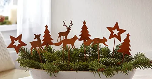 Dekoleidenschaft 9 Deko-Stecker Winterwald aus Metall - Gartenfiguren in rostiger Optik, perfekt für kreative Weihnachts- und Winterdekoration mit Tiermotiven und Tannenbäumen, ideal für Gestecke und Blumentöpfe.