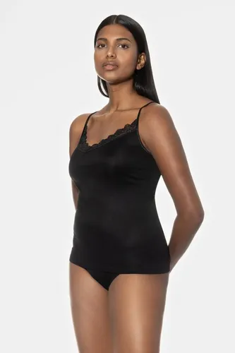 Mey Damen Spaghetti Top Daily Sense in Weiß - Das weiße Spaghetti-Top aus der Serie Daily Sense ist ein Must-Have für jede Garderobe. Hergestellt aus hochwertiger Materialmischung, bietet es Komfort und Langlebigkeit. Mit geprüfter Qualität für anspruchsvolle Trägerinnen.