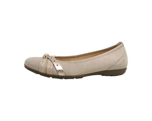 Gabor Damen Klassische Ballerinas Holly-Jolly, Off-White/Oak Kombi - Elegante Ballerinas für Damen aus hochwertigem Nappa-Leder, ideal für jeden Anlass. Mit bequemer Einlegesohle und flachem Absatz für angenehmen Tragekomfort den ganzen Tag.