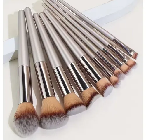 Montegoni Make-up Set 10x Make up Pinsel Set Champagne Gold Vegan Foundation Puder, 10 Stück Kosmetikpinsel Set, Vegane Borsten, cruelty free, weich, langlebig formstabil