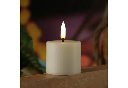 UYUNI Lighting LED Mini Kerze THEA - Flackernde LED-Kerze mit Timer - Die UYUNI LED Mini Kerze THEA bietet eine realistische 3D Flamme und eine Leuchtdauer von bis zu 400 Stunden. Ideal für stilvolle Tischdekorationen und gemütliche Atmosphäre.