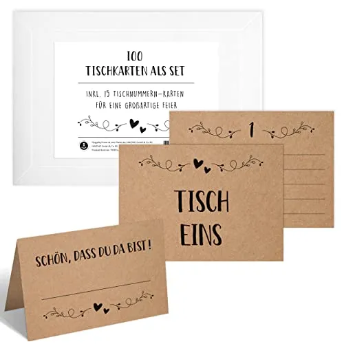 Hyggelig Home 100 Tischkarten Hochzeit Platzkarten Geburtstag - Schön dass du da bist Namensschilder zum selbst beschriften DIN A7 - inklusive 15 Tischnummer Karten - Kraftpapier