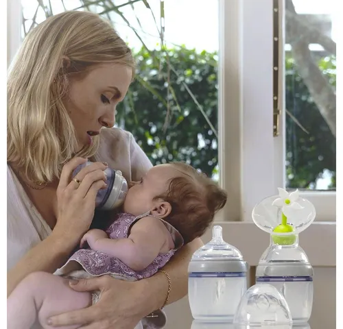 Haakaa Handmilchpumpe Generation 3 Set - Praktisches 5-in-1 System für Muttermilchgewinnung, Fütterung und Aufbewahrung. Das Set enthält Pumpenaufsatz und zwei Silikon-Schoppenflaschen. Ideal für Mütter, die Komfort und einfache Handhabung schätzen.