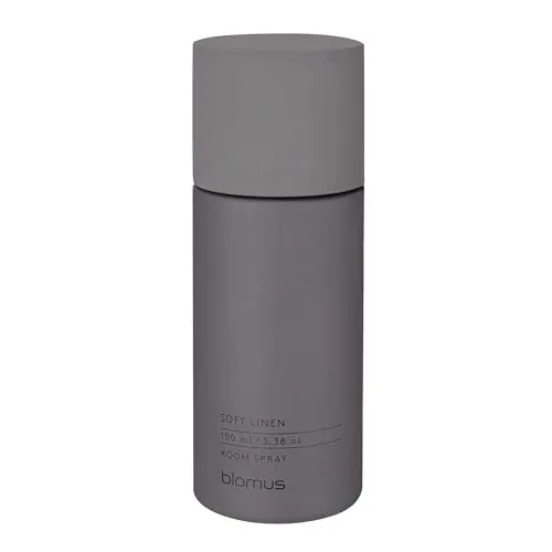 blomus Raumspray -FRAGA- | Soft Linen | 100 ml - ELEGANTER RAUMDUFT: Feiner Sprühnebel für eine harmonische Atmosphäre – dezent und angenehm. DUFTKOMPOSITION: Erfrischende Meeresnoten kombiniert mit aromatischem Salbei. MODERNES DESIGN: Schlichte Betonoptik passt perfekt in jede Einrichtung. EINFACHE ANWENDUNG: Praktischer Sprühmechanismus für individuelle Duftintensität.