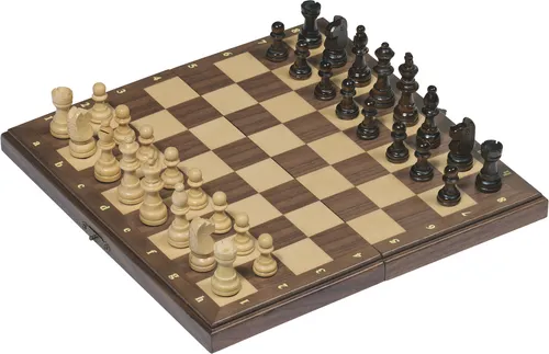 Goki 56920 - Magnetisches Schachspiel - Gesellschaftsspiel in Holzklappkassette, ideal für unterwegs und fördert strategisches Denken bei Kindern.