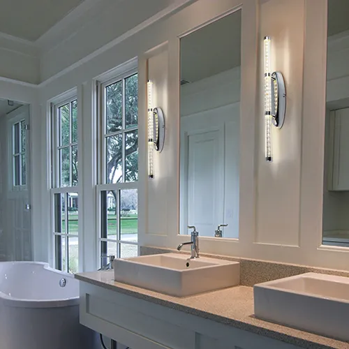 Elegante Wandleuchte Chrom klar 2er Set - Moderne Wandleuchte im exklusiven Rohform-Design, ideal zur optimalen Ausleuchtung Ihres Wohnraums mit warmweißem Licht und energieeffizienten 10W LED. Perfekt für Schlafzimmer oder Wohnzimmer.