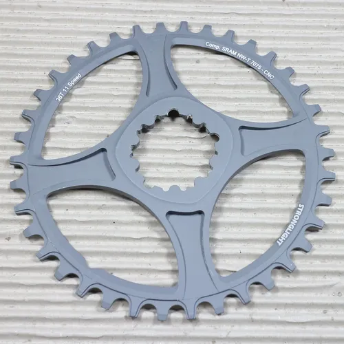 STRONGLIGHT MTB KETTENBLATT 38 Zähne grau X-sync für Sram Direct Mount - Kettenblatt für Mountain Bikes mit 38 Zähnen, X-sync Technologie für präzise Schaltung und optimale Leistung im Gelände.