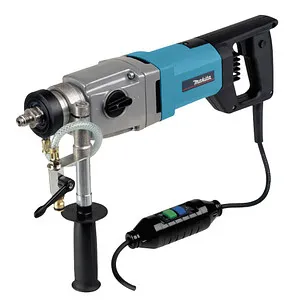 Makita DBM131 Diamantbohrmaschine 1700 W - Bohrmaschinen für Nass- und Trockenbetrieb, ideal für Beton und Naturstein. Mit PRCD-Schutzschalter, 2-Gang-Getriebe und akustischem Überlastmelder für maximale Sicherheit.