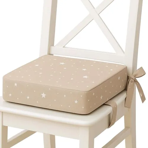 Kindersitzerhöhung Stuhl für Kinder 32x32x8 cm - Beige mit weißen Sternen - Sitzerhöhung & Boostersitz, sicher und bequem mit rutschfester Unterseite, perfekt für Esstisch und unterwegs, leicht zu reinigen und in modernem Design.