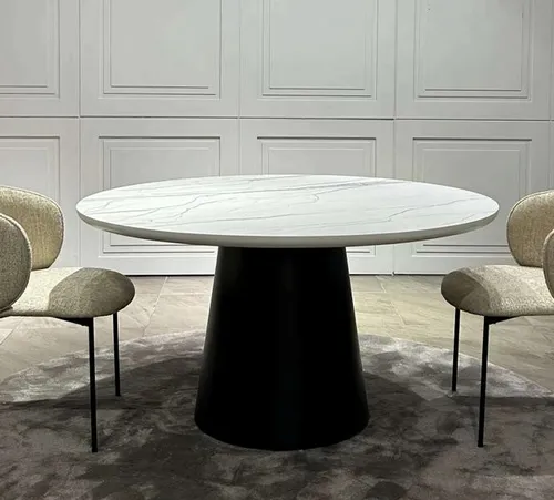 Moderner runder Esstisch in Weiß mit Marmor-Säulenfuß - Eleganter Esstisch mit einer runden Holzplatte und einem stabilen Säulenfuß. Ideal für das Esszimmer, leicht zu reinigen und perfekt für gesellige Abende.