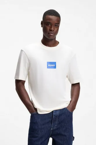 HUGO T-Shirt Regular Fit mit Hugo-Print - Vielseitiges Kurzarm-T-Shirt für jeden Anlass. Der bequeme Schnitt und der hochwertige Baumwollstoff sorgen für hohen Tragekomfort. Ideal kombinierbar mit Jeans oder Chino-Hosen für einen lässigen oder eleganten Look.