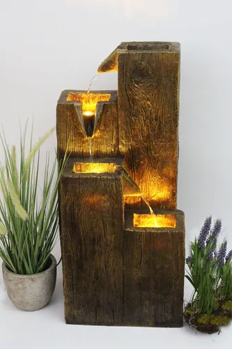 Gartenbrunnen BK823 in Holzoptik - Spring- & Zierbrunnen mit LED-Hintergrundbeleuchtung, freistehend und ideal für eine entspannende Atmosphäre im Garten.