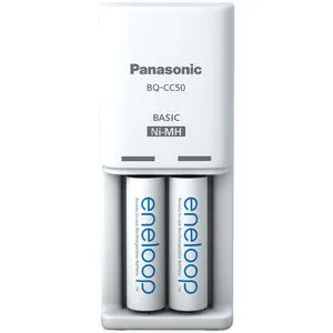 eneloop Compact Ladegerät - Ladegerät für 1-2 AA AAA Akkus, inklusive 2 vorgeladene eneloop AA Akkus (2000 mAh), ideal für Reisen mit 9 Sicherheitsfunktionen und LED-Anzeige