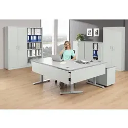 Elektrisch verstellbarer Ecktisch mit hochwertiger Tischplatte - Passen Sie die Höhe des Schreibtisches bequem per Knopfdruck an. Ideal für eine ergonomische Arbeitsposition, maximiert der Ecktisch den Raum und bietet Platz für Ihre Arbeitsmaterialien.