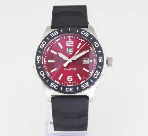 Luminox Herren Uhr XS.3135 Pacific Diver 45 mm - Armbanduhr für Herren mit 200 m Wasserdichtigkeit, Saphirglas und Schweizer Uhrwerk – ideal für Abenteuer und Outdoor-Aktivitäten.