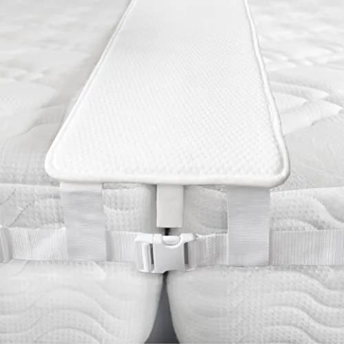 FeelAtHome Liebesbrücke für Matratzen 30,5cm Matratzenverbinder mit Gurt | Verbindet 2 Einzelbetten zum Doppelbett. Der Matratzenkeil schließt die Besucherritze lückenlos und sicher ohne Verrutschen.