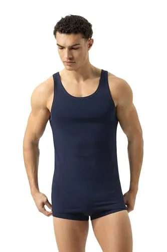 Mey Tagwäsche Herren Homewear Shirt Dry Cotton Yacht Blue L(6) - Figurbetontes Shirt mit breiten Trägern für optimalen Sitz. Der klassische Rundhalsausschnitt und der weiche Single-Jersey-Stoff bieten hohen Tragekomfort und Stil, ideal für Alltag und Nacht.