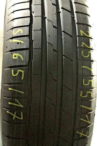 Hankook VENTUS S1 EVO 3 K127 225/55 R17 101Y - Sommerreifen mit exzellenter Nasshaftung (Klasse B) und hoher Kraftstoffeffizienz (Klasse A), ideal für sportliches Fahren bis 300 km/h.