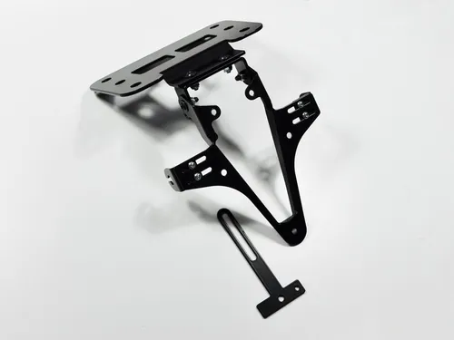 ZIEGER Kennzeichenhalter für Suzuki GSX-R 750 (2004-2005) - Hochwertige Kennzeichenhalterung für Straßenmotorräder, pulverbeschichtet in Schwarz, inklusive Montagezubehör und 1 Jahr Herstellergarantie.