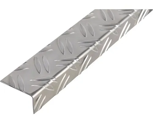 Alberts Winkelprofil Riffel-Prägung Aluminium 2000 mm - Hochwertiges Aluminium-Winkelprofil mit Riffel-Prägung, ideal für den Einsatz in Stufenteppichen. Maße: 2000 x 43,5 x 23,5 mm, sorgt für rutschfeste und sichere Übergänge.