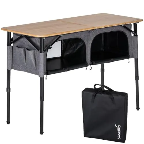 Skandika Campingtisch Tolja Bambus Klapptisch mit Unterschrank - Höhenverstellbarer Falttisch mit Stauraum, ideal für Camping oder Balkon. Die große Bambusplatte ist spritzwassergeschützt und bietet zusätzlichen Platz für Küchenutensilien.