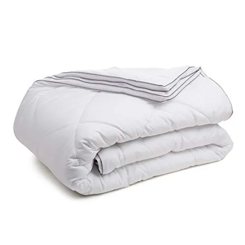 Microfaserbettdecke GÖZZE Silberkante 135x200 & 155x220 cm - Bettdecken mit einzigartigem Klimaband für optimalen Schlafkomfort, atmungsaktiv und ideal für Allergiker, 4-Jahreszeiten-Steppdecke aus hochwertiger Mikrofaser