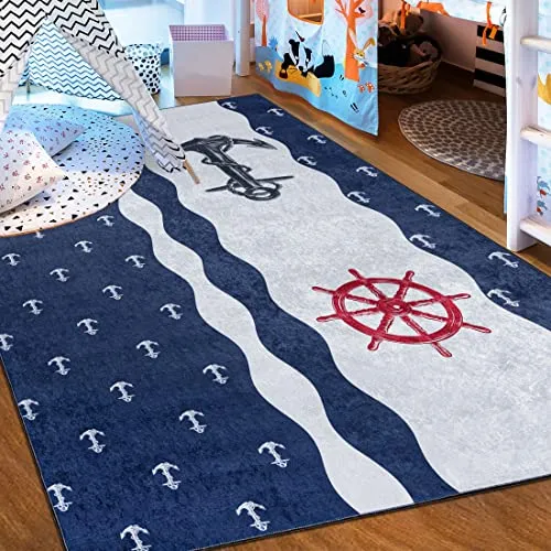 Mazovia Kinderzimmerteppich Antirutsch - Anker Motiv - Waschbar bis 30 Grad - 80 x 150 cm - Der Mazovia Kinderzimmerteppich mit fröhlichem Anker-Motiv ist waschmaschinenfest und rutschfest. Ideal für Kinderzimmer, sorgt er für Sicherheit und Komfort beim Spielen. ÖKO-TEX zertifiziert, garantiert er geprüfte Qualität.
