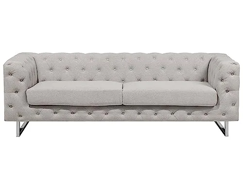 Sofa VISSLAND Stoff Hellbeige 3-Sitzer - Elegantes 3-Sitzer Sofa im Chesterfield Stil, bietet höchsten Sitzkomfort und glamouröses Design. Ideal für stilvolle Wohnräume mit stabilen Edelstahlfüßen.