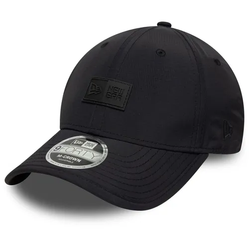 New Era 9Forty M-Crown Clip-Back Cap schwarz - Stylische Snapback Cap für Herren in Einheitsgröße. Hergestellt aus 100% Polyester, perfekt für Freizeitaktivitäten im Sommer.