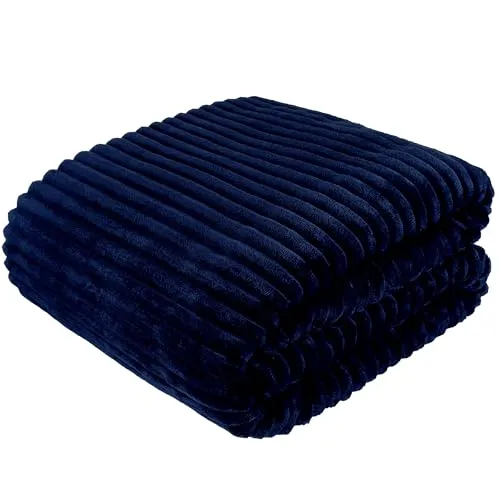 Cotton Market Sofadecke 170 x 210 cm – Flauschige Kuscheldecke in Marineblau