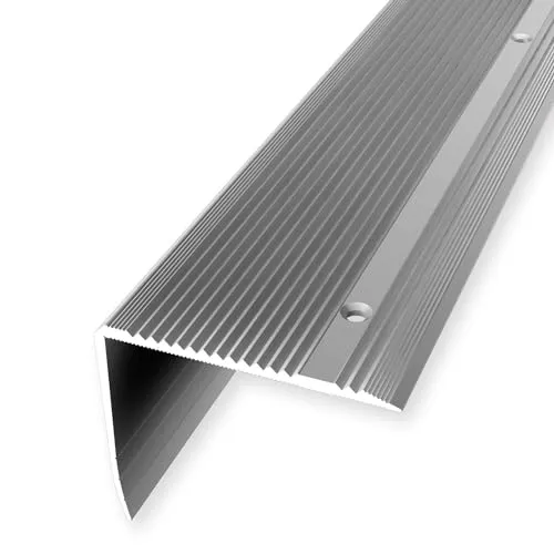 Winkelprofil 55 x 70 x 1000 mm - Treppenprofil aus Aluminium - Dämmstoffe: Robustes, eloxiertes Aluminium mit geriffelter Oberfläche sorgt für mehr Sicherheit auf der Treppe und passt sich perfekt jedem modernen Wohnstil an.