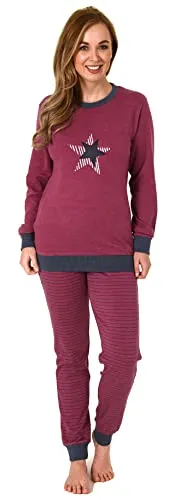 Normann Damen Frottee Pyjama mit Bündchen und Stern Motiv, Farbe: Beere, Größe: 44/46 - Bequemer Damen Frottee Schlafanzug mit hübschem Sterne-Design. Der optimale Schnitt sorgt für angenehmen Tragekomfort und die Bündchen verhindern Verrutschen. Ideal für entspannte Nächte und gemütliche Stunden zu Hause.