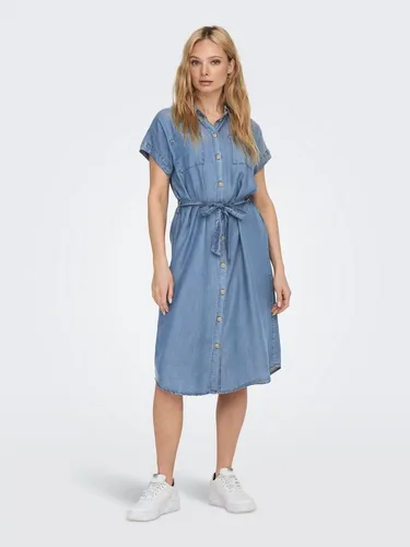 ONLY Blusenkleid Pema - Falten in Blue Denim - Blusenkleid aus 100% Lyocell, ideal für einen lässigen Look. Mit Kentkragen und taillierendem Gürtel für eine feminine Silhouette.